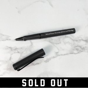 手寫的溫度｜NTUST書寫英文校名 LAMY Safari 狩獵者系列 鋼珠筆_夜霧黑(已完售)
